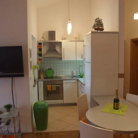 Apartman Helen Malinska Exterior photo
