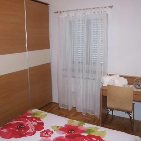Apartman Helen Malinska Exterior photo