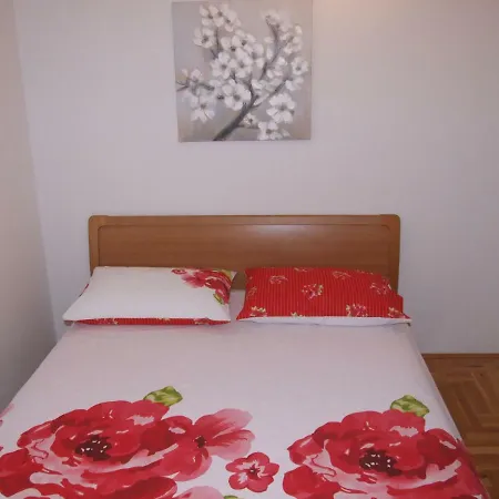 Apartman Helen Malinska Exterior photo